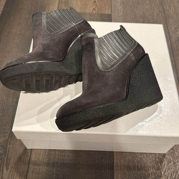 Moncler black suede wedge ankle booties. Size 36 (6). Includes box. - Picture 2 of 7